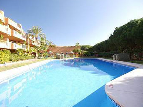 Ground Floor Apartment for sale Saint Andrews | Cabopino Marbella swimming pool